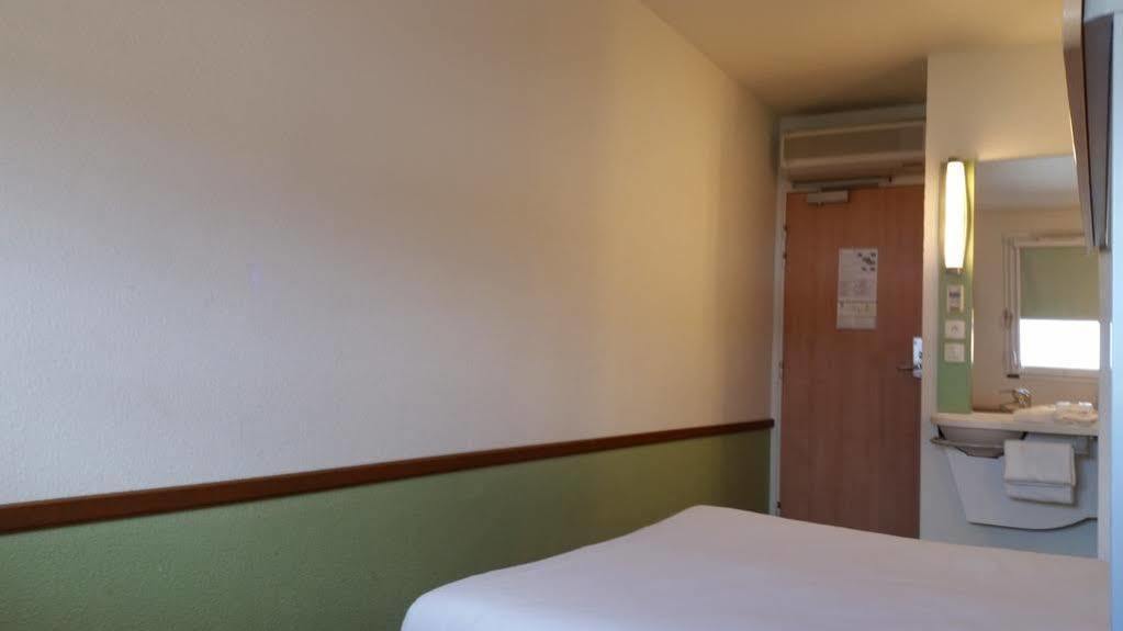 Hotel Ibis Budget Cosne Sur Loire Cosne-Cours-Sur-Loire Exterior foto